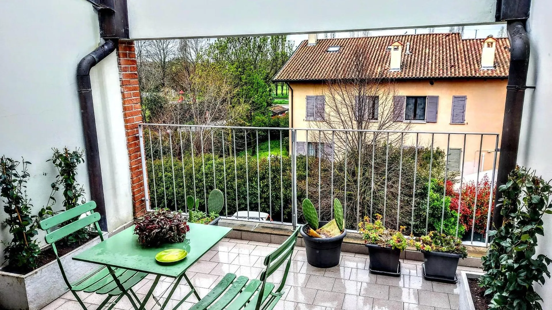Apartment Les Maisons Des Fleurs Reggio Emilia